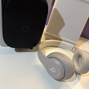 COPY - Beats Gray Wireless Headphones